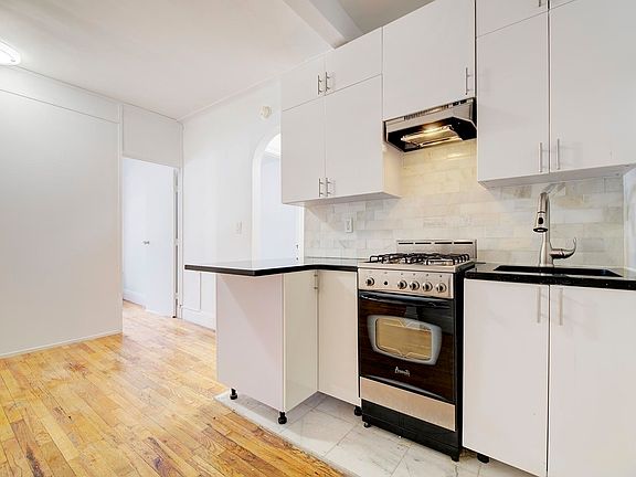 2nd image of 301 E 53rd St APT 2D
