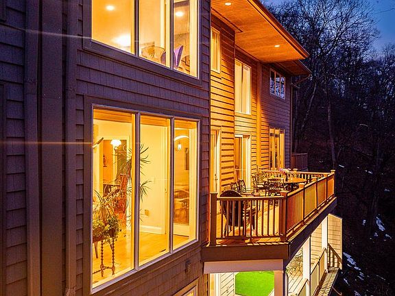 3rd image of 1120 Grandview Ter