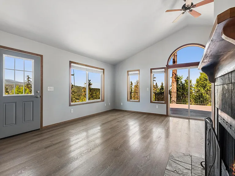 181 Tamarack Woods Dr — Photo 4