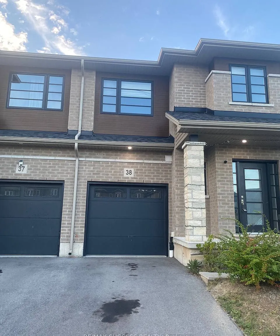 3 bed, $2,500 — Photo 2