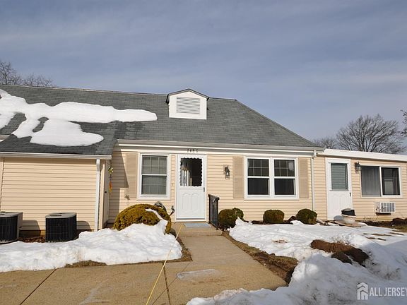 3rd image of 148 Old Nassau Rd