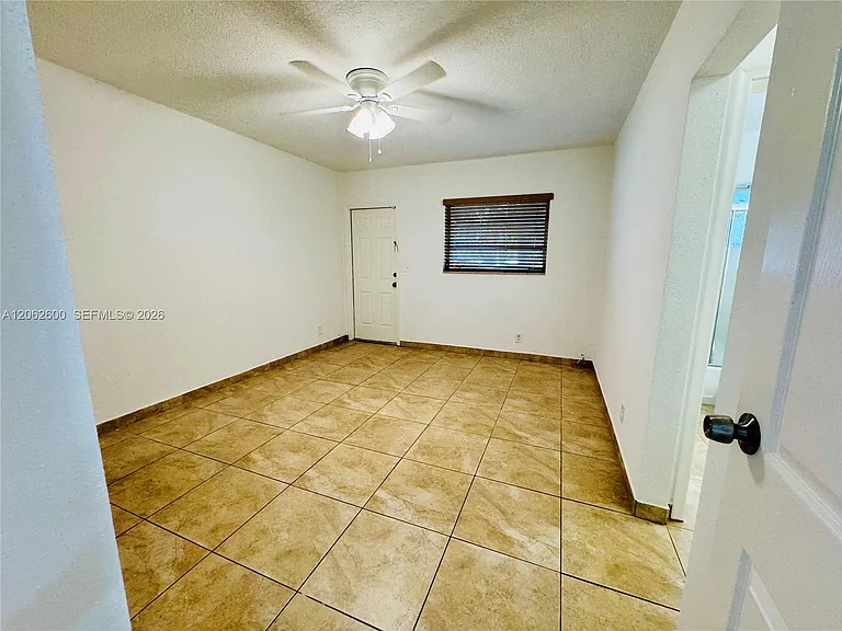 717 NE 10th Ave — Photo 18