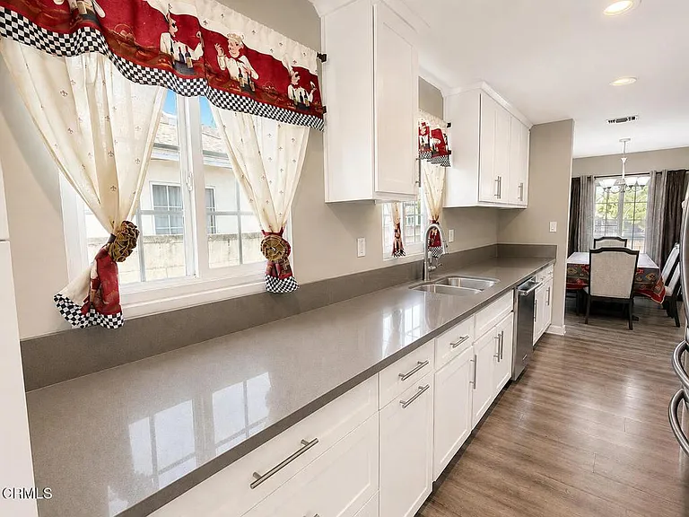 7330 Satsuma Ave — Photo 20