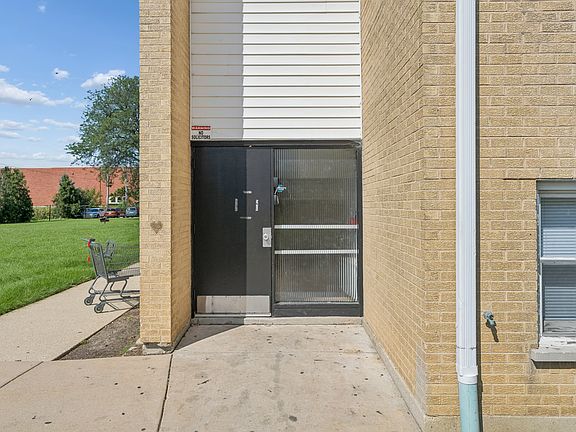 5th image of 390 Executive Dr APT 307