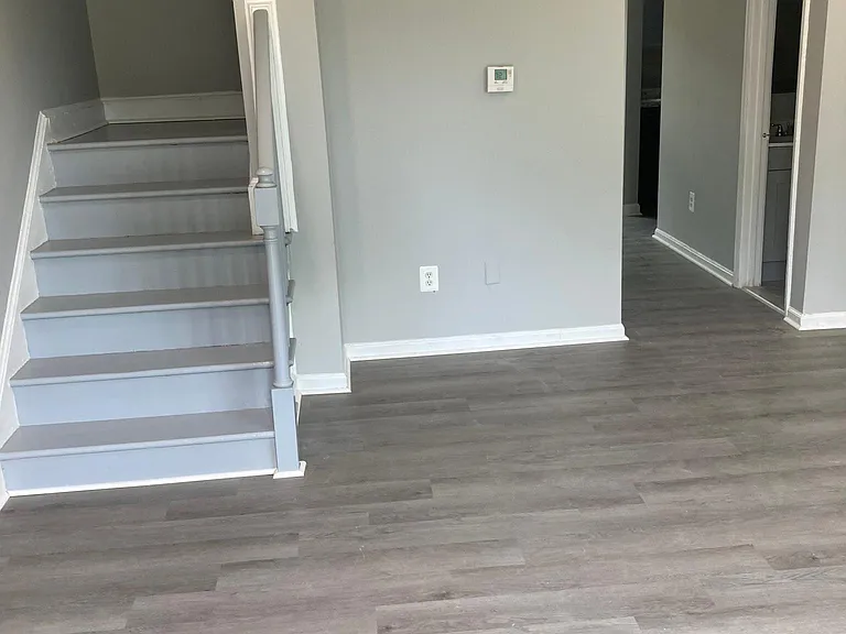1607 Addison Rd S — Photo 2