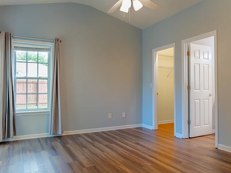 2117 Heathwood Dr — Photo 12