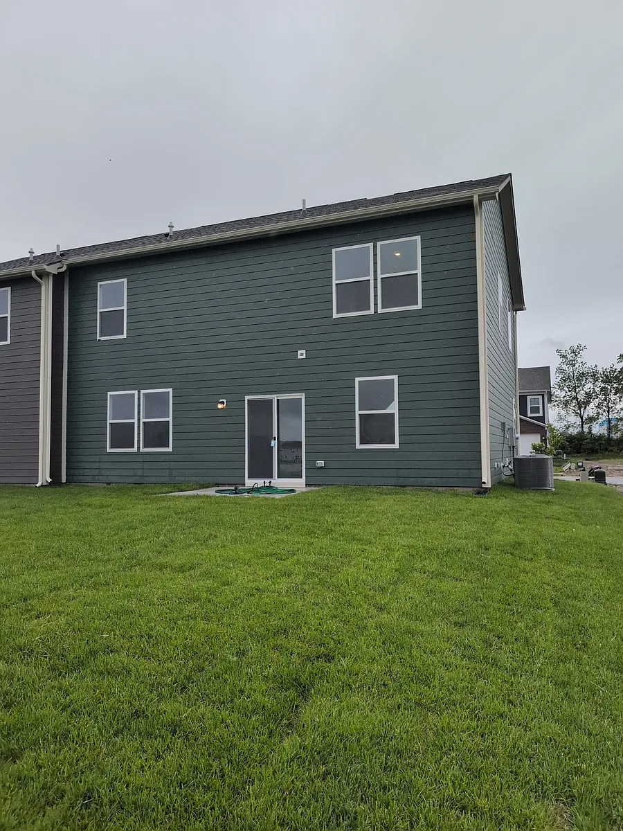 Building Photo - 1715 Woods Edge Dr