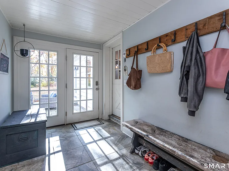 255 Woodbury Rd — Photo 18
