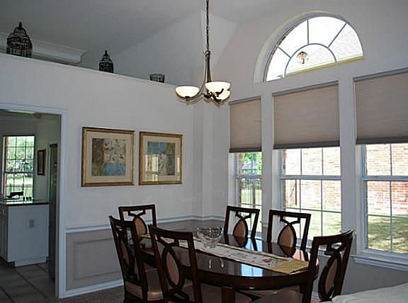 4th image of 605 Fairway Lakes Dr