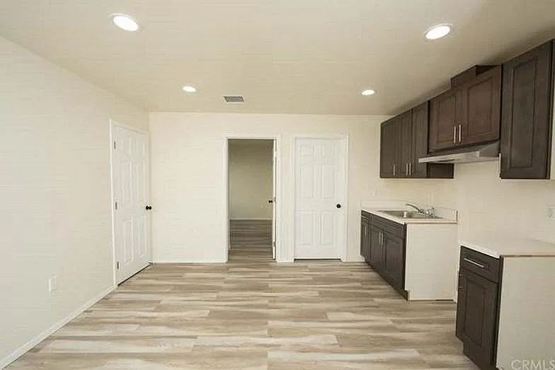4 bed, 1200 sqft, $4,400 — Photo 2