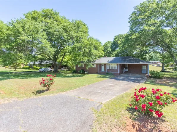 111 Meadowbrook Dr, Anderson, SC 29626