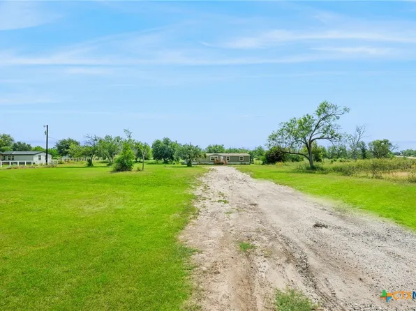 8954 County Road 128, Floresville, TX 78114