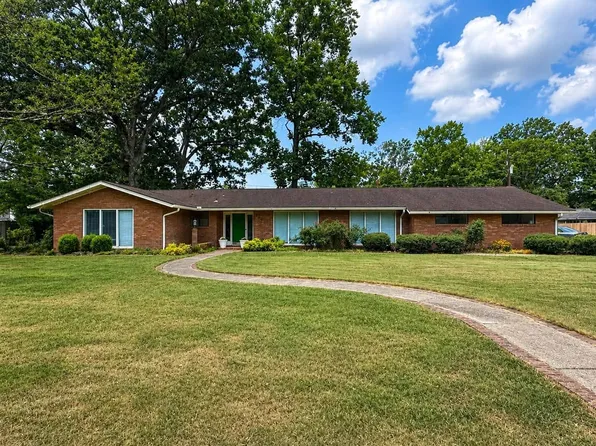 303 Oak Grove Dr, Grenada, MS 38901