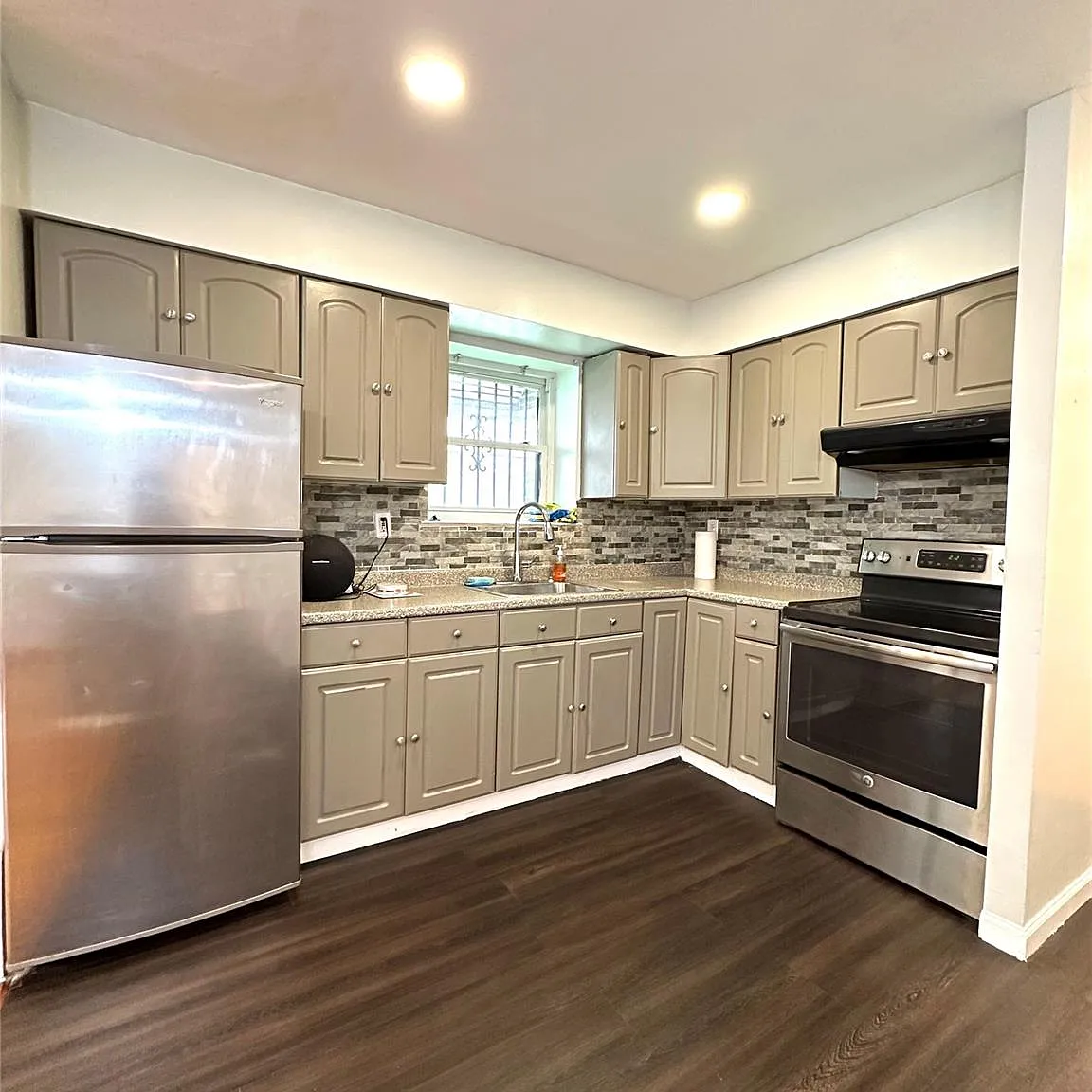 2 bed, 1.0 bath, 900 sqft, $2,300 — Photo 4