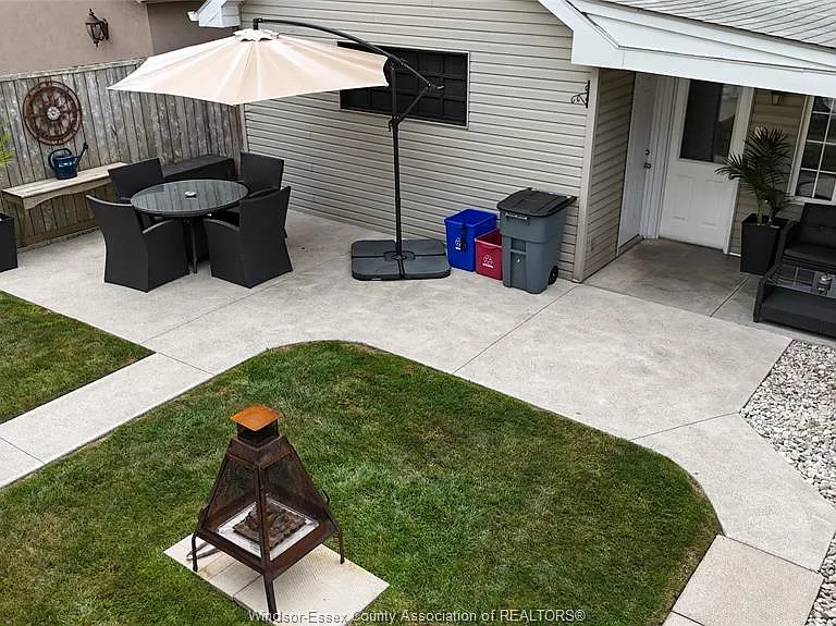 1527 Pierre Ave — Photo 3