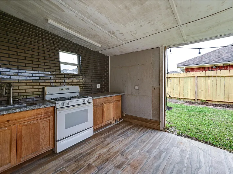 11906 Dinosaur Valley Dr — Photo 48