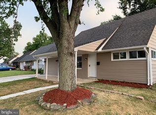 12 Indigo Rd, Levittown, PA 19057