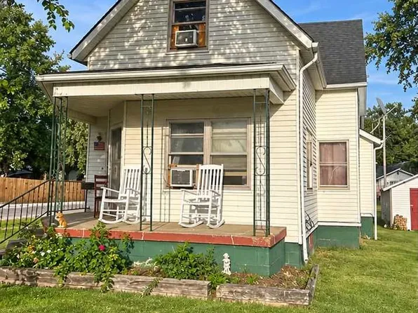 401 S Spruce St, Villa Grove, IL 61956