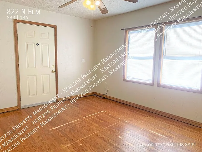 822 N Elm St — Photo 3