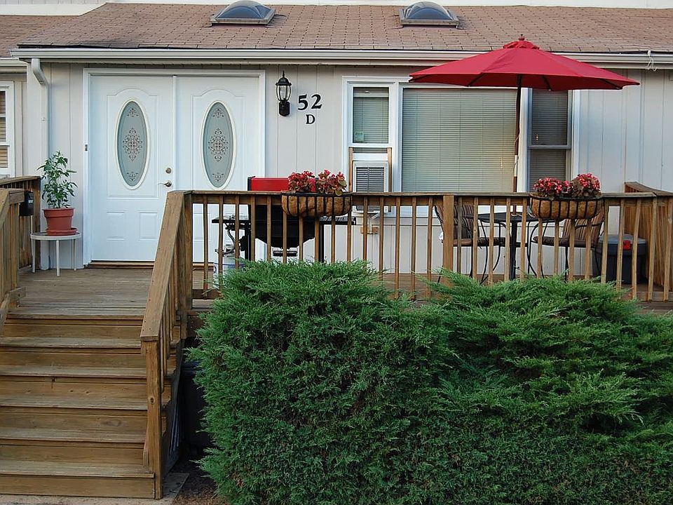 Town Home with big front deck