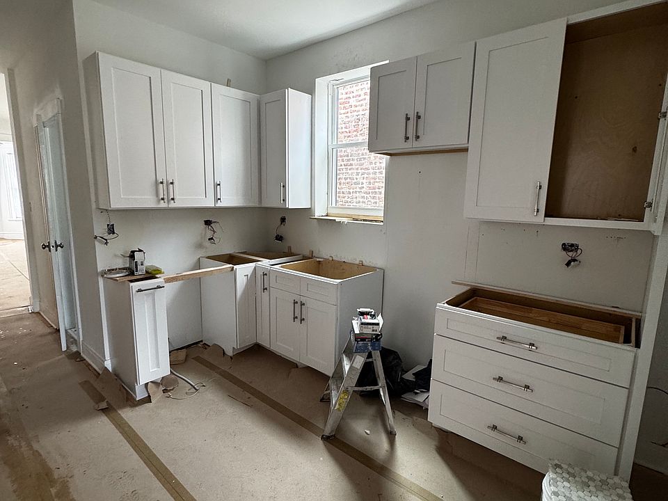 2nd image of 2624 N Francisco Ave #2