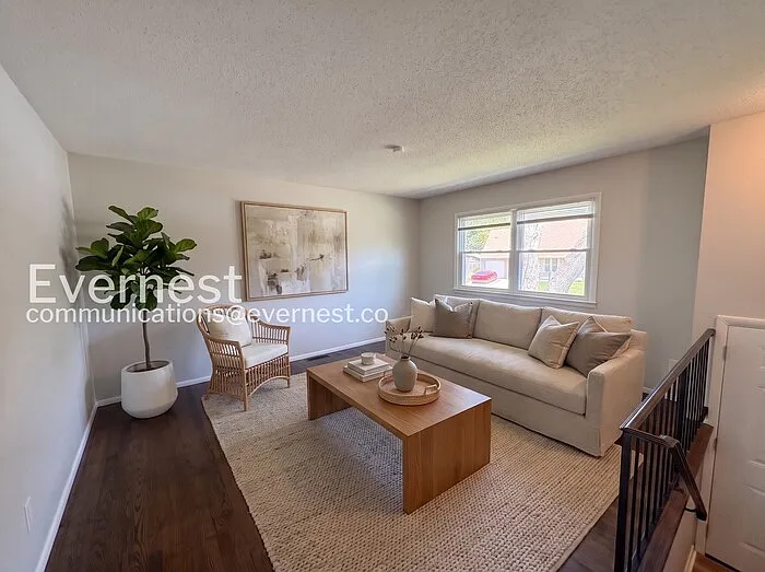 11912 Beacon Ave — Photo 3