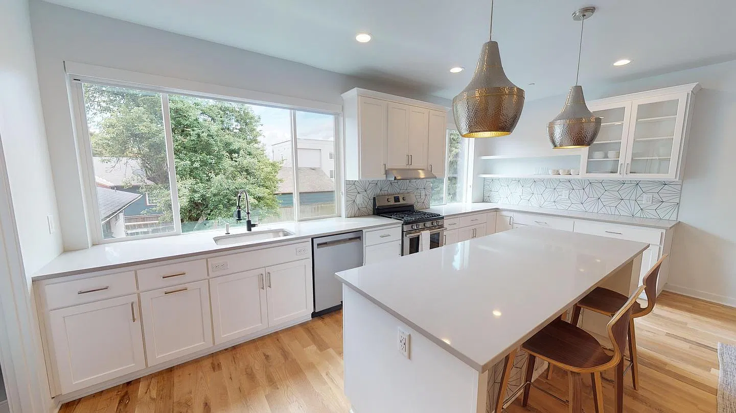1358 N Blandena St — Photo 3