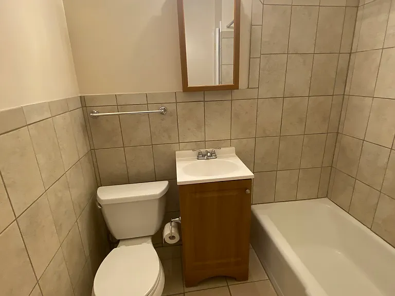 2224 Green St #4 — Photo 9