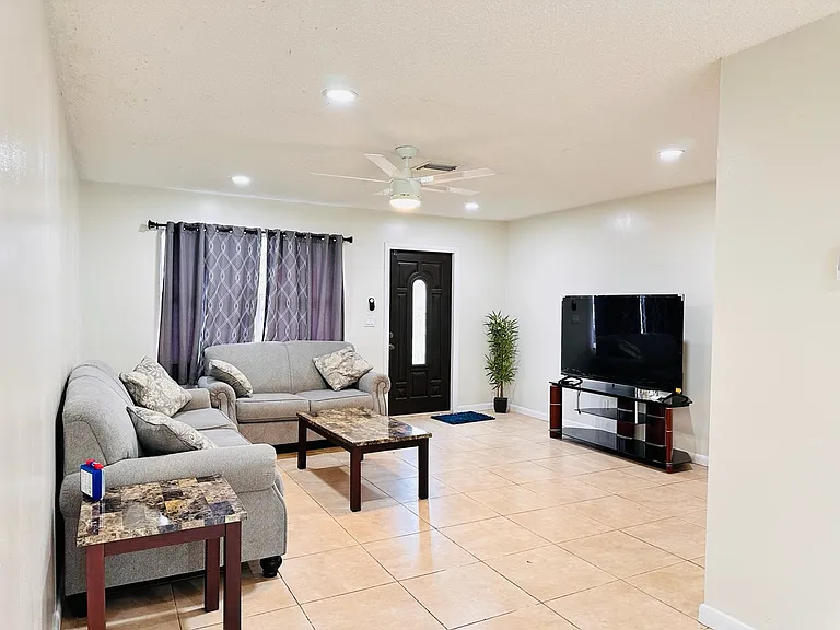 1850 SE Burgundy Ln — Photo 3