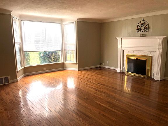 4th image of 3217 Margaret St