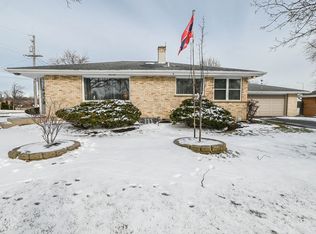 3877 Grandview Ave, Gurnee, IL 60031