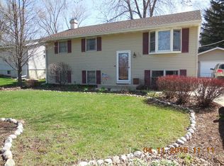 108 Crystal Lake Rd, Lake In The Hills, IL 60156