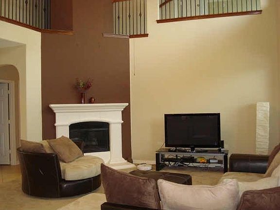 4th image of 11332 Seguin Dr