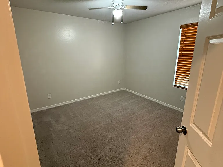 810 W Raymond St — Photo 10