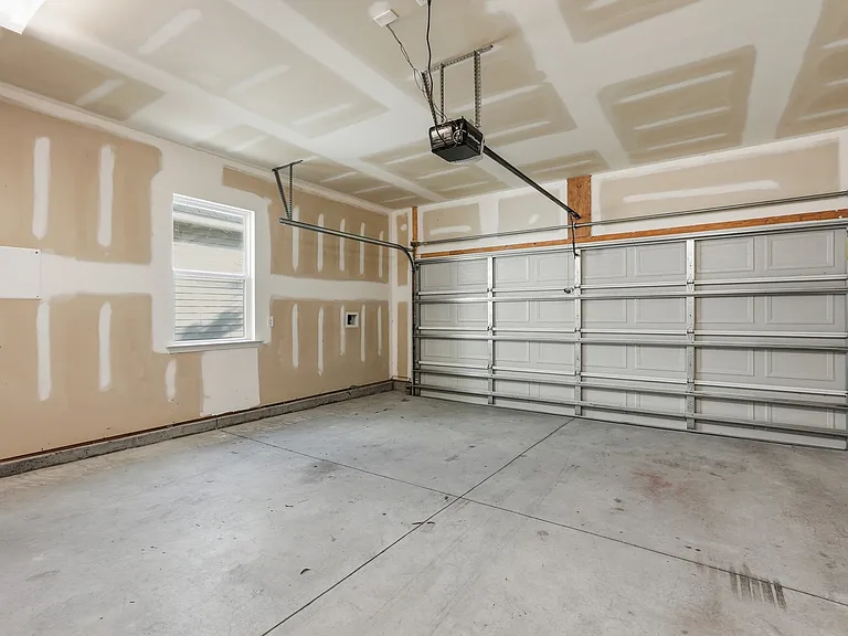 17 Crown Ct — Photo 38