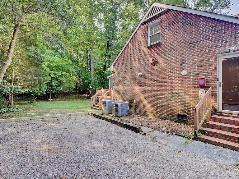 114 Richards Rd — Photo 4