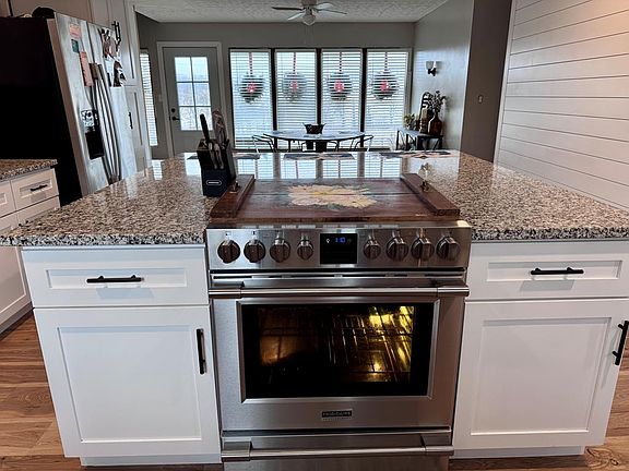 3rd image of 1951 Mayhew Rd