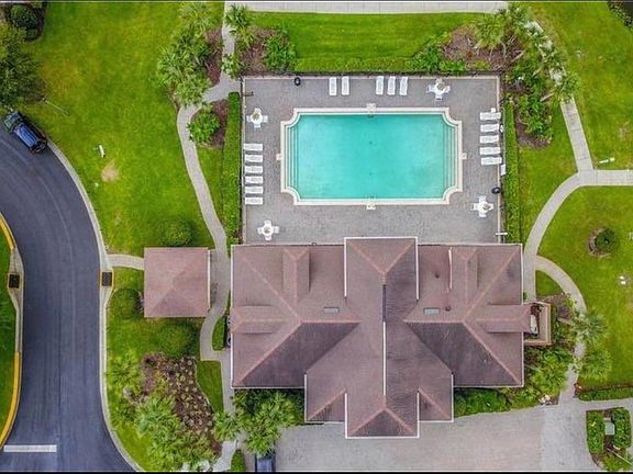 3rd image of 2221 Retreat View Cir