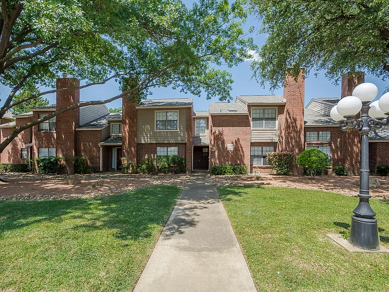 Amberly Village Townhomes — Photo 20