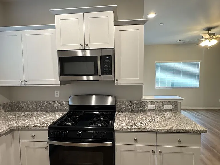 518 S Summit St #101-103 — Photo 7