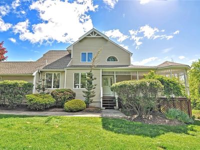 8 Canary Ct, West Warwick, RI, 02893