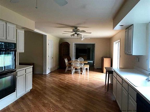 4th image of 42 Dooley Dr