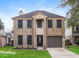 1825 Old Creek Dr, Rosenberg, TX 77471