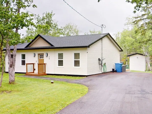 18 Old Mines Rd, Mount Uniacke, NS B0N 1Z0