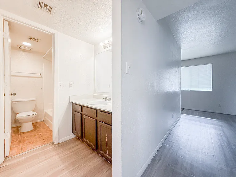 2537 W Georgia Ave #17 — Photo 9