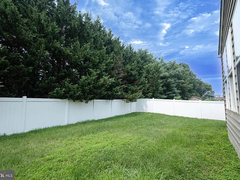 105 Ticonderoga Dr — Photo 32
