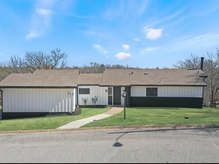 743 Westwood Dr — Photo 8
