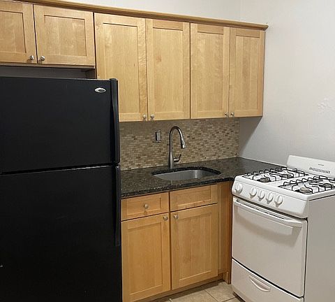 4th image of 245 E 94th St APT 4A