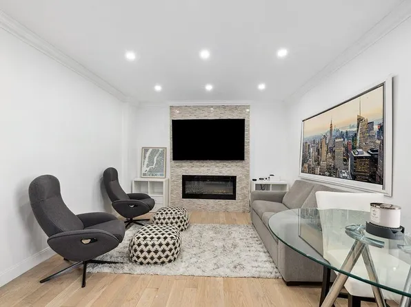 4402 Newtown Rd #2D, Long Island City, NY 11103