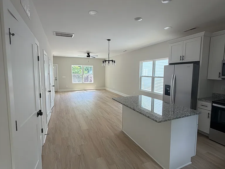 212 N Yadkin Ave #A — Photo 7